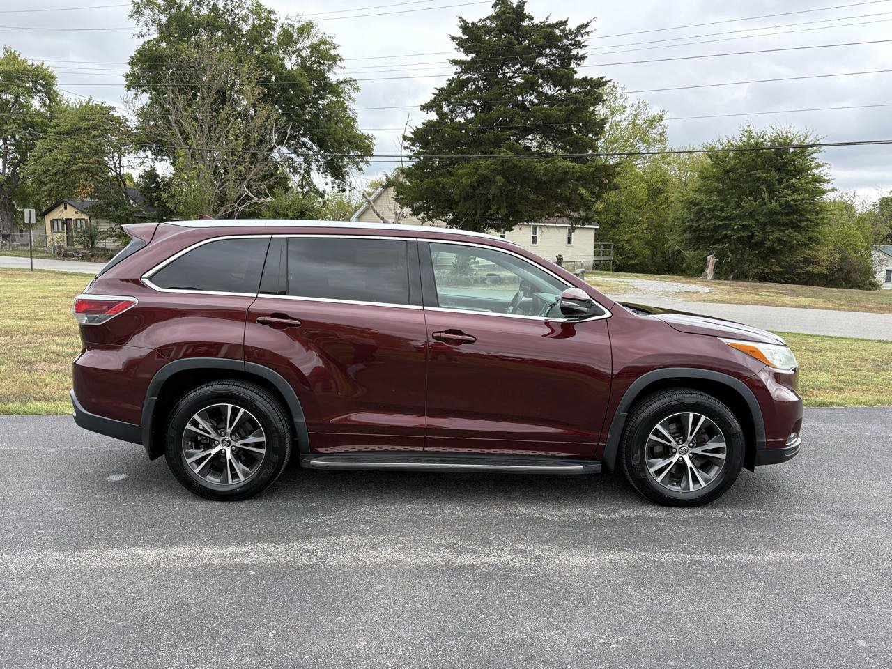 Used 2016 Toyota Highlander XLE AWD/4WD image 4