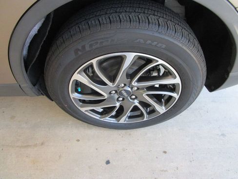 Used 2020 Lincoln Corsair FWD w/ Equipment Group 101A image 10