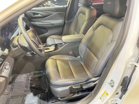 Used 2025 Buick Envista Sport Touring image 35