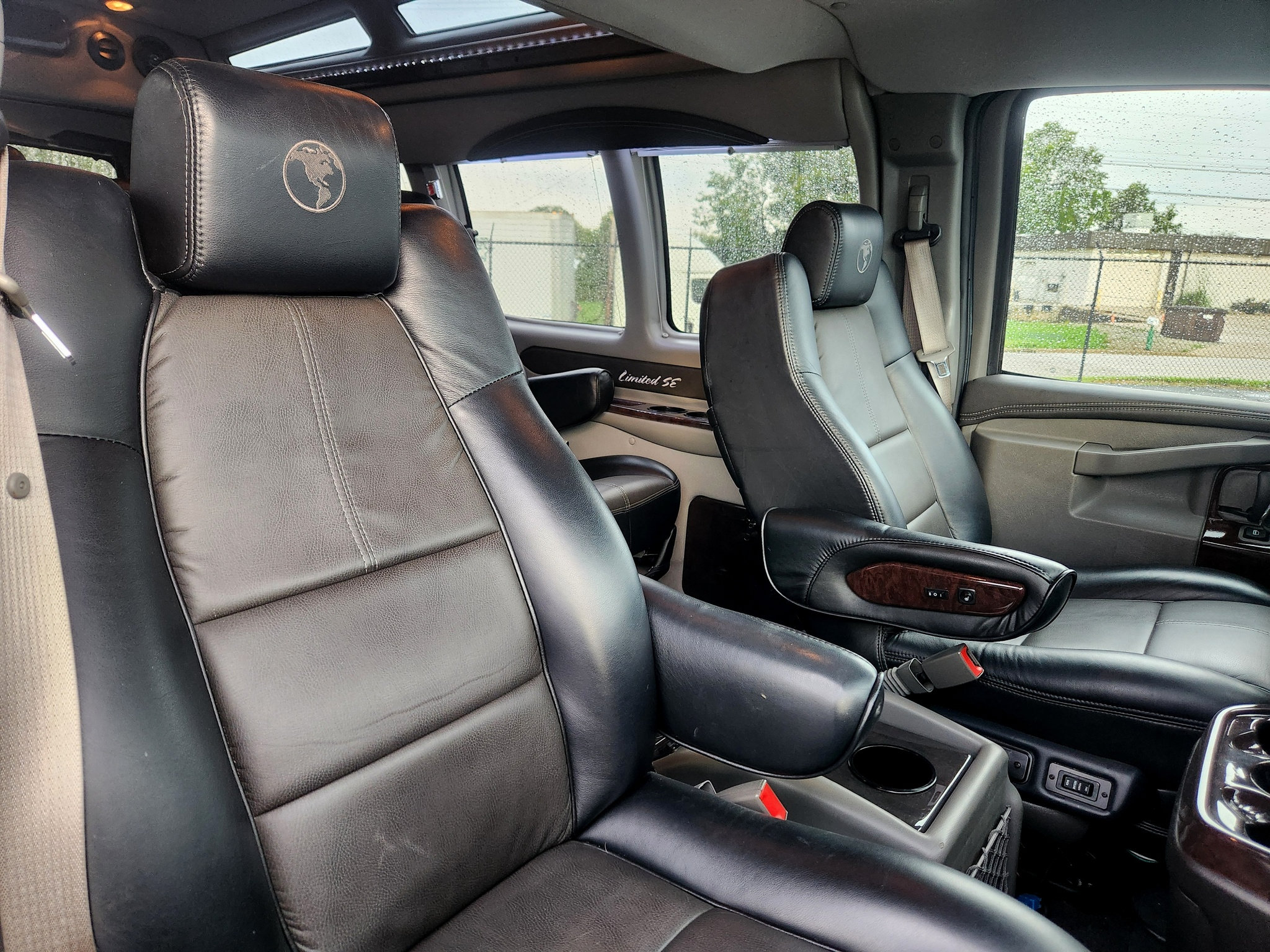 Used 2017 GMC Savana 2500 RWD image 41