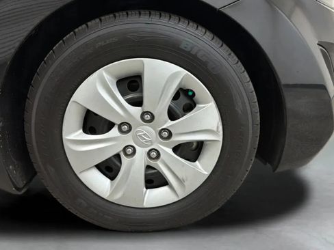 Used 2016 Hyundai Elantra SE FWD image 22
