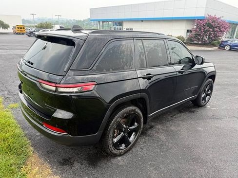 Used 2024 Jeep Grand Cherokee Limited w/ Luxury Tech Group II AWD/4WD image 9