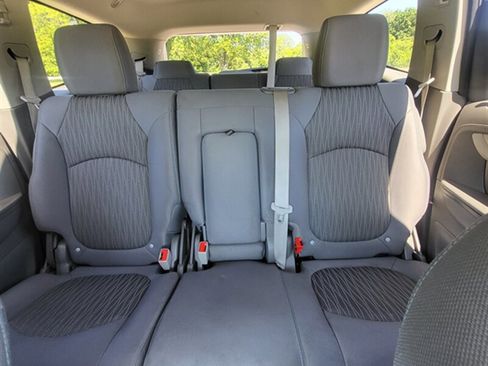 Used 2015 Chevrolet Traverse LS FWD image 12
