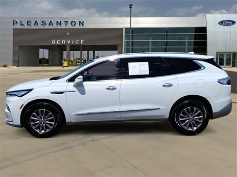 Used 2024 Buick Enclave Premium image 2
