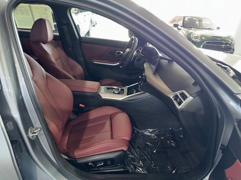 Used 2025 BMW 330i Sedan w/ Premium Package RWD image 10