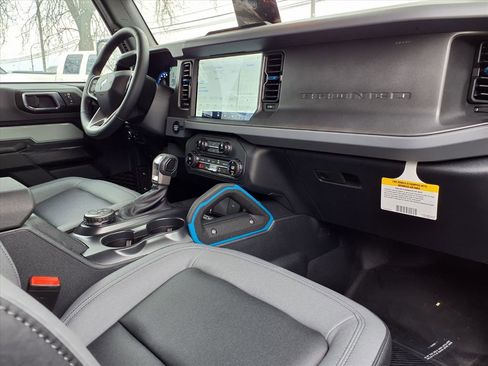 Used 2024 Ford Bronco Black Diamond w/ Sasquatch Package image 9