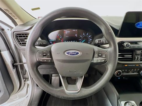 Used 2020 Ford Escape SE image 12
