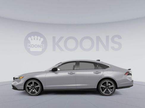 Used 2023 Honda Accord Sport image 2