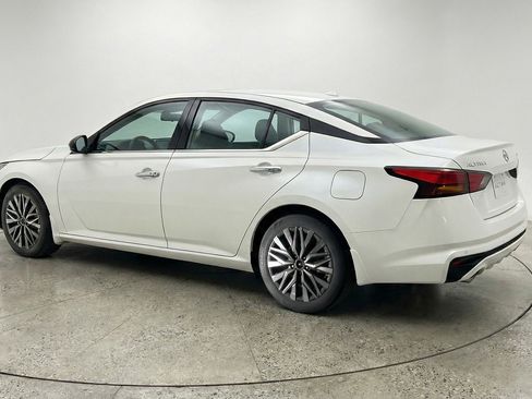 Used 2025 Nissan Altima 2.5 SV image 6