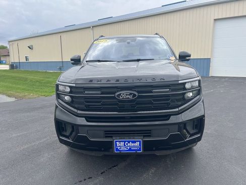 Used 2025 Ford Expedition Platinum w/ Stealth Appearance Package AWD/4WD image 9