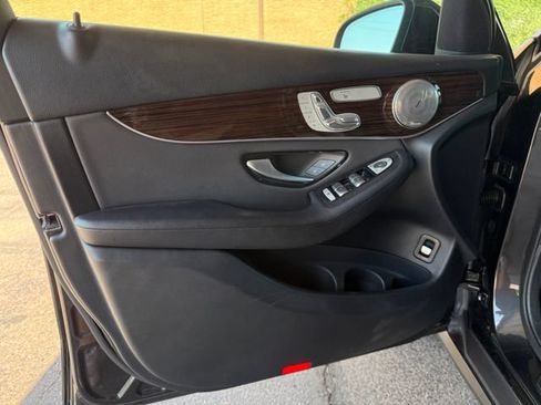 Used 2020 Mercedes-Benz GLC 300 image 27
