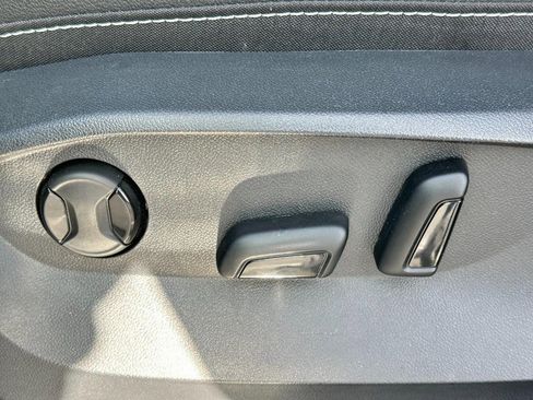 Used 2025 Volkswagen Taos SEL w/ Black Wheel Plus Package image 19