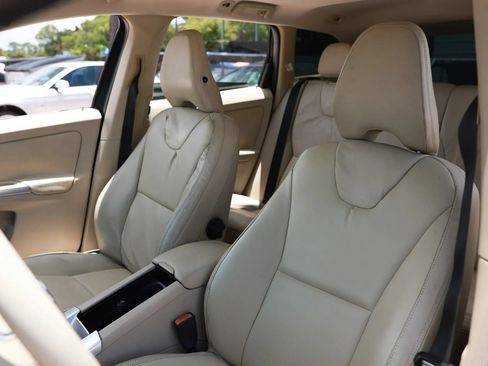 Used 2013 Volvo XC60 3.2 Premier Plus FWD image 13