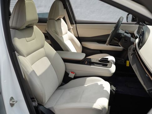 Used 2023 Nissan Ariya FWD image 25