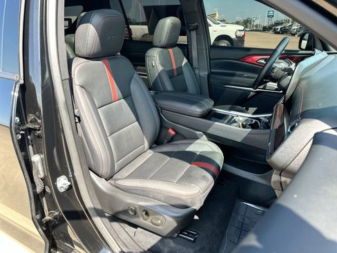 Used 2024 Chevrolet Traverse RS image 27