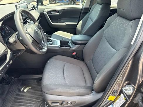 Used 2022 Toyota RAV4 XLE w/ Convenience Package AWD/4WD image 7
