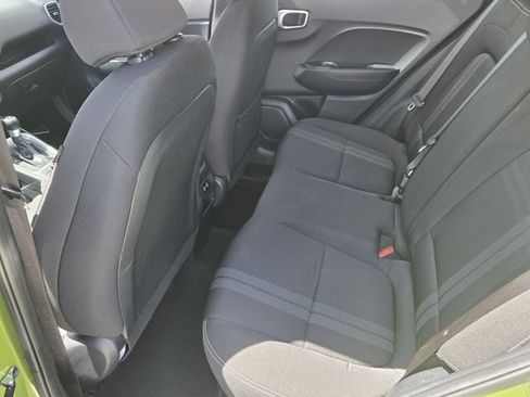 Used 2024 Hyundai Venue SEL FWD image 12