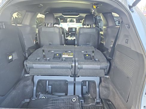 Certified 2022 Toyota Sienna XLE Woodland Edition image 10