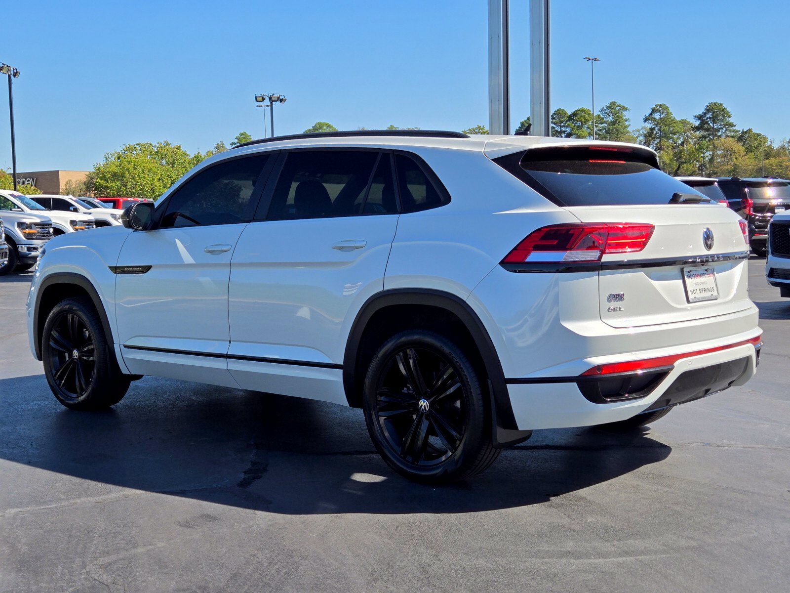 Used 2023 Volkswagen Atlas Cross Sport SEL R-Line AWD/4WD image 3