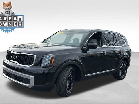 Used 2023 Kia Telluride EX image 3