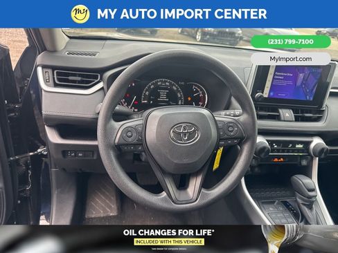 Used 2025 Toyota RAV4 LE image 9