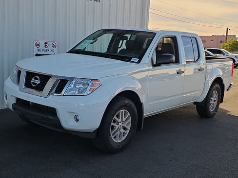 Used 2020 Nissan Frontier SV image 3