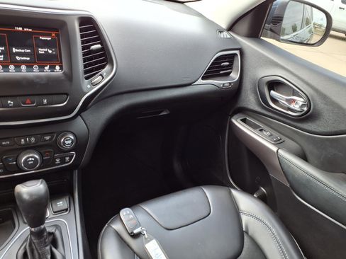 Certified 2021 Jeep Cherokee Latitude Plus FWD image 3