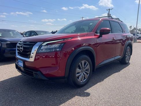 Certified 2025 Nissan Pathfinder SV w/ SV Premium Package FWD image 3