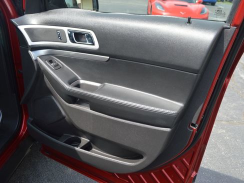 Used 2015 Ford Explorer XLT w/ Equipment Group 202B image 28