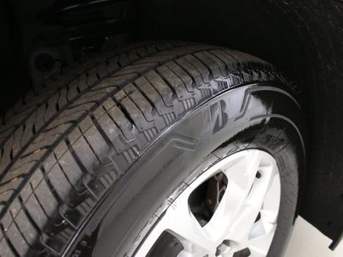 Used 2023 Chevrolet Traverse LS FWD image 32