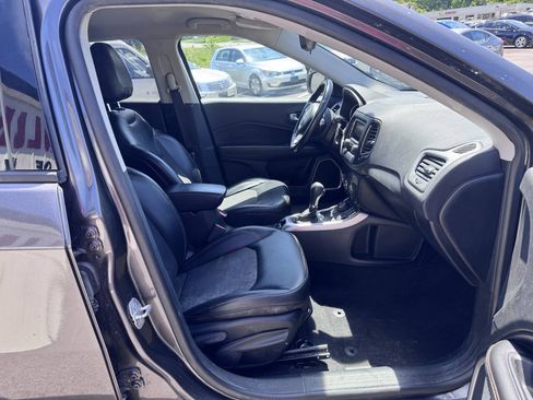 Used 2018 Jeep Compass Latitude w/ Cold Weather Group AWD/4WD image 19