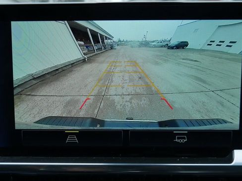 Used 2025 Chevrolet Silverado 2500 LT w/ Convenience Package image 17