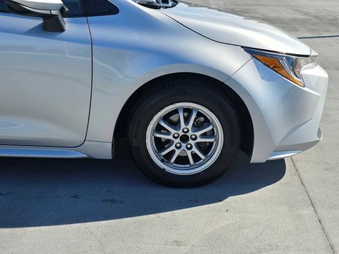 Certified 2022 Toyota Corolla LE image 9