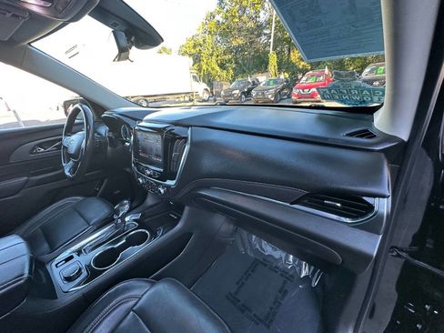 Used 2021 Chevrolet Traverse Premier image 24