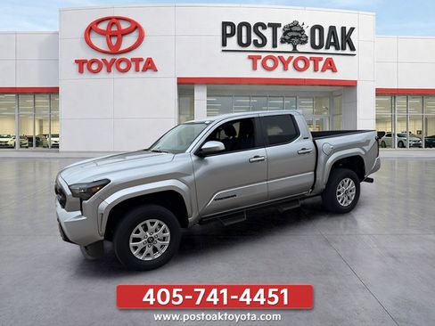 Used 2025 Toyota Tacoma SR5 AWD/4WD image 7
