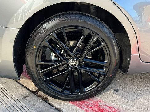 Used 2025 Toyota Camry SE image 9