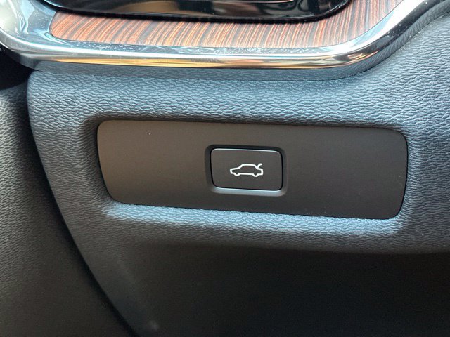 Certified 2024 Volvo V60 B5 Cross Country Ultimate AWD/4WD image 30