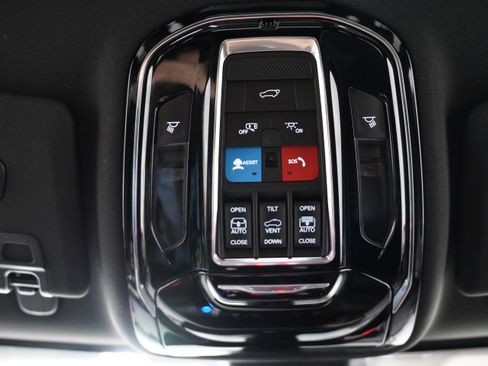 Used 2023 Jeep Grand Cherokee Overland w/ Advanced Protech Group III image 32