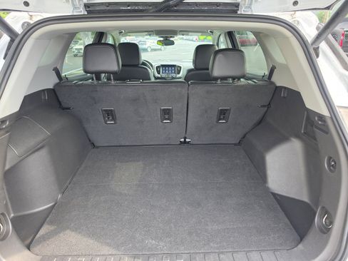 Used 2024 GMC Terrain SLT AWD/4WD image 5