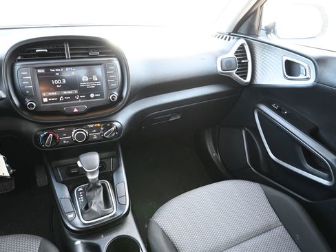 Used 2025 Kia Soul LX w/ LX Technology Package image 16