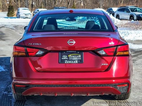 Used 2024 Nissan Altima 2.5 SV image 5