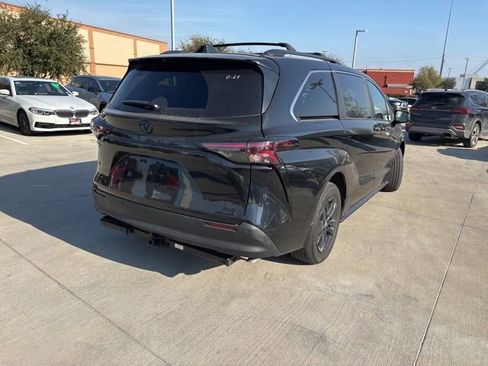 Used 2024 Toyota Sienna XLE Woodland Edition image 3