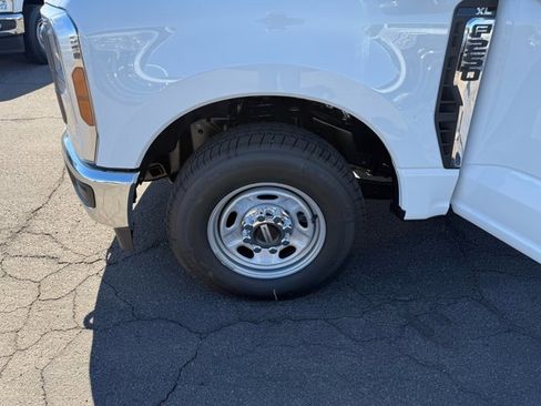 New 2026 Ford F250 XL w/ XL Chrome Package image 25