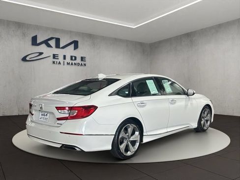 Used 2018 Honda Accord Touring image 11