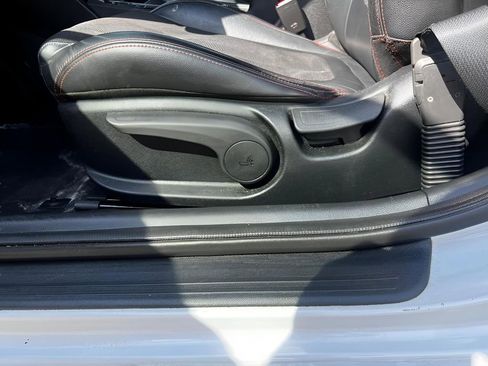 Used 2019 Hyundai Veloster 2.0 Premium image 23