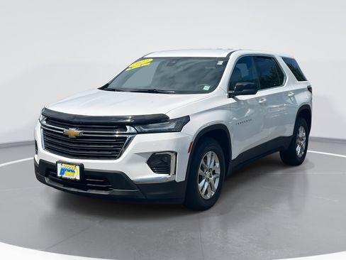 Used 2023 Chevrolet Traverse LS image 3
