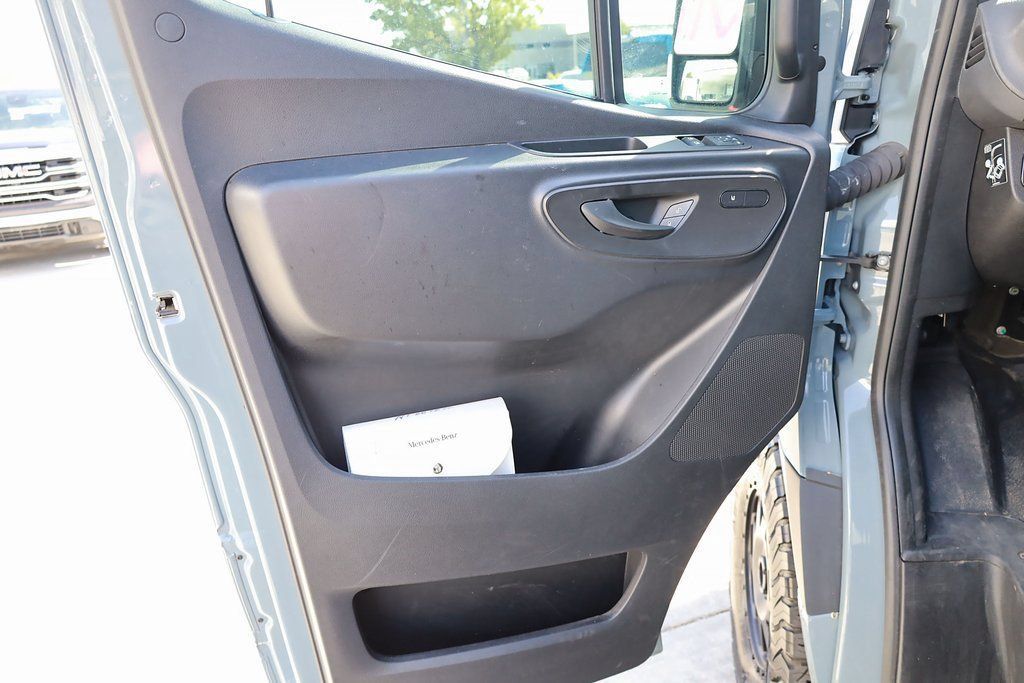 Used 2022 Mercedes-Benz Sprinter 2500 image 12