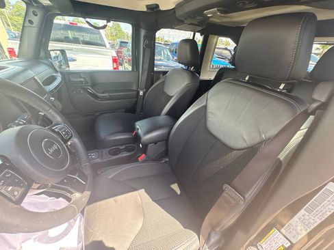 Used 2017 Jeep Wrangler Unlimited Sahara AWD/4WD image 18