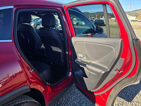 Used 2021 Mercedes-Benz GLA 250 4MATIC image 14