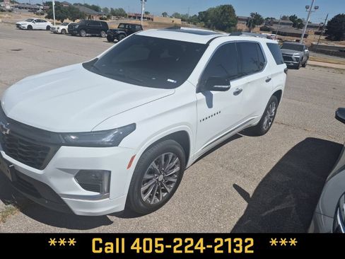 Used 2022 Chevrolet Traverse Premier w/ LPO, Blackout Package FWD image 4